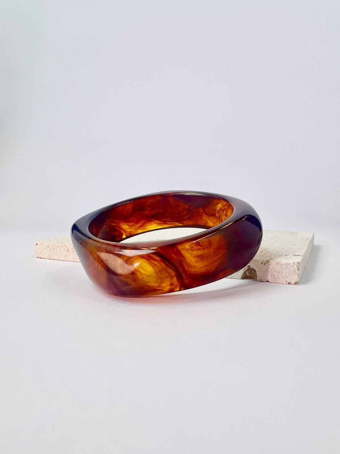 Armreif Harz mit Marmoroptik - Armreif farbig – Minimalistischer Harzschmuck