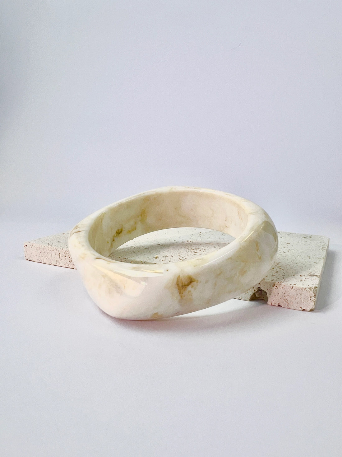 Armreif Harz mit Marmoroptik - Armreif farbig – Minimalistischer Harzschmuck