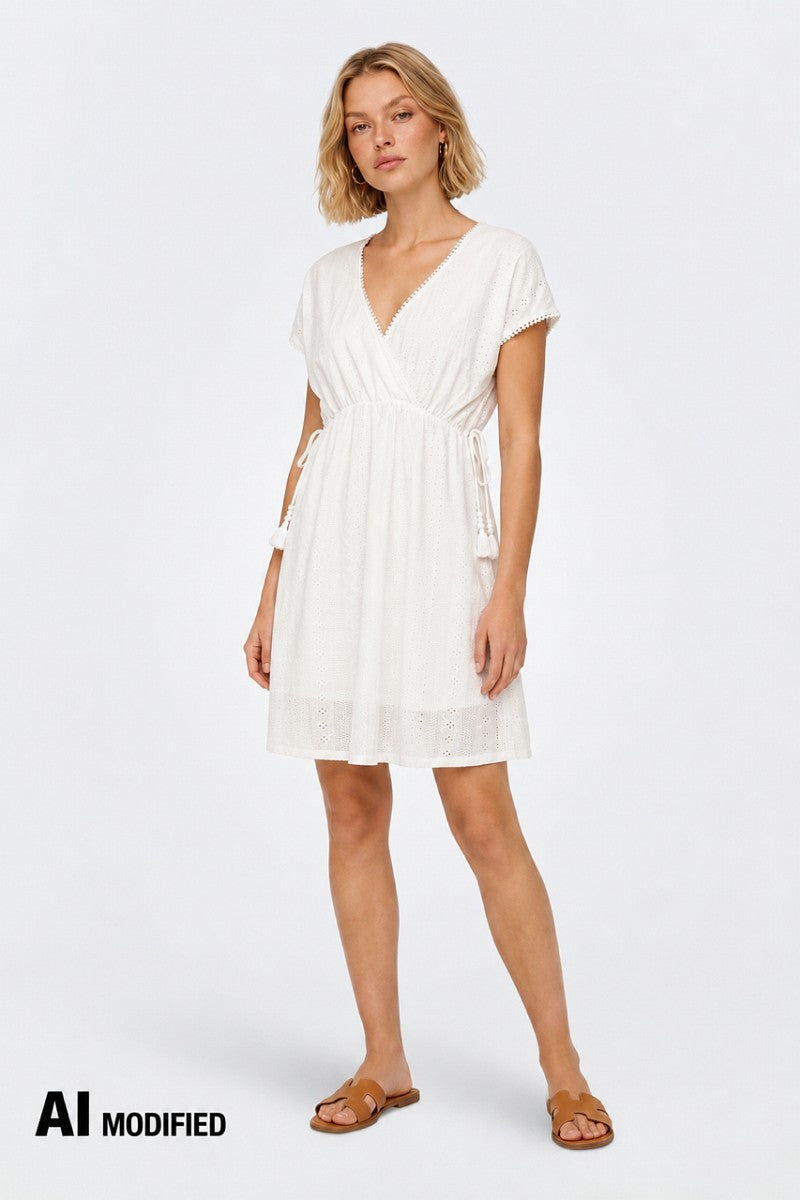 Hailys Damen Kleid Weiß Lochstickerei Wickeloptik V-Ausschnitt Tunika XS - XXL